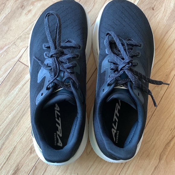 Altra W Experience Flow Black and White  Running Shoes - Picture 8 of 14